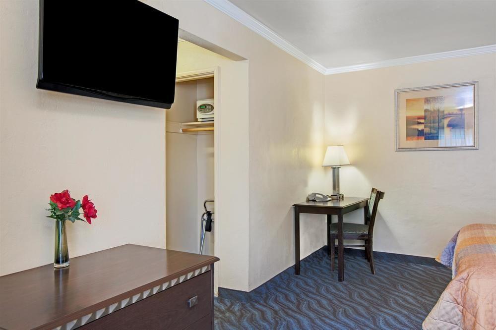 Super 8 By Wyndham Berkeley Exterior foto